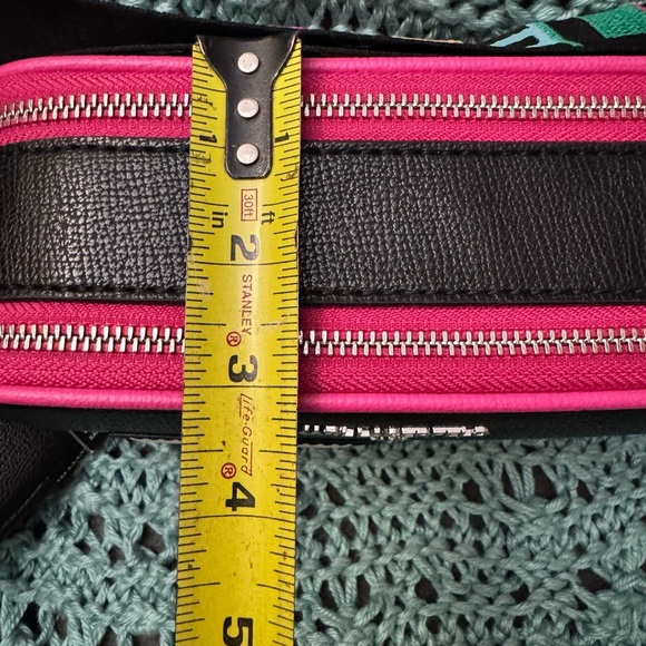 KARL LAGERFELD PARIS & Cat Maybelle Black Pink Multi Camera Bag Crossbody NWT - Picture 4 of 11